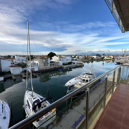 En Con Vistas Al Canal Y Piscina Av-52 شقة