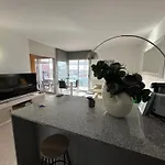 En Con Vistas Al Canal Y Piscina Av-52 روساس