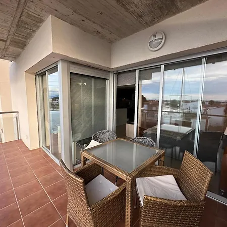 En Con Vistas Al Canal Y Piscina Apartment *