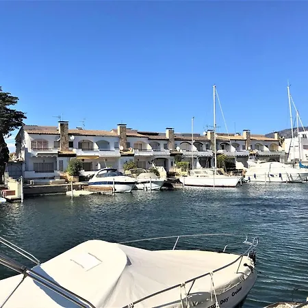Apartment En Con Vistas Al Canal Y Piscina Roses