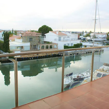 En Con Vistas Al Canal Y Piscina Av-52 Appartement *
